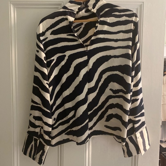 BRAND NEW BLOUSE - Picture 2 of 2